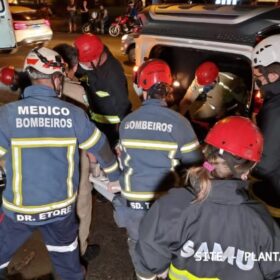 Motorista fica ferido após bater em árvore e capotar em Maringá Foto 8 Fotos de Motorista fica ferido após bater em árvore e capotar em Maringá