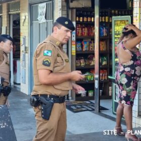 Polícia Militar usa helicóptero em operação na Zona Norte de Maringá Foto 13 Fotos de Polícia Militar usa helicóptero em operação na Zona Norte de Maringá