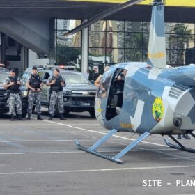 Polícia Militar usa helicóptero em operação na Zona Norte de Maringá Foto 3 Fotos de Polícia Militar usa helicóptero em operação na Zona Norte de Maringá