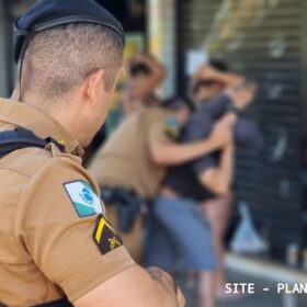 Polícia Militar usa helicóptero em operação na Zona Norte de Maringá Foto 4 Fotos de Polícia Militar usa helicóptero em operação na Zona Norte de Maringá