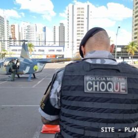 Polícia Militar usa helicóptero em operação na Zona Norte de Maringá Foto 5 Fotos de Polícia Militar usa helicóptero em operação na Zona Norte de Maringá
