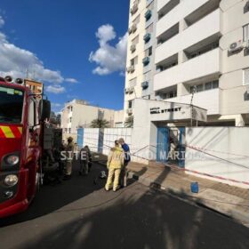 Prédio é evacuado em Maringá, após incêndio em um apartamento no 3º andar Foto 4 Fotos de Prédio é evacuado em Maringá, após incêndio em um apartamento no 3º andar