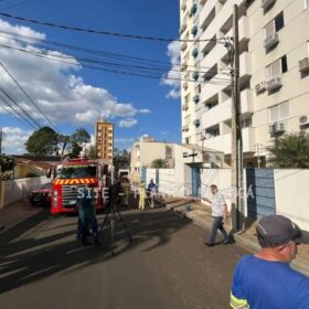 Prédio é evacuado em Maringá, após incêndio em um apartamento no 3º andar Foto 6 Fotos de Prédio é evacuado em Maringá, após incêndio em um apartamento no 3º andar