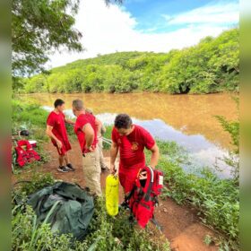 Fotos de Corpo de Bombeiros localiza corpo de fiel que caiu nas águas do Rio Pirapó em Maringá 
