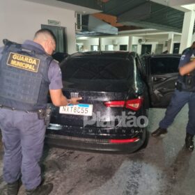 Fotos de Criminosos armados vão atrás do pai de rapaz que matou vizinha por causa de som alto em Sarandi 