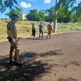 Fotos de Homem é encontrado morto em fundo de vale com marca de tiros em Maringá