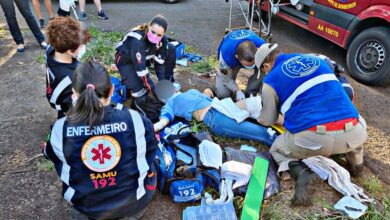 Fotos de Mulher sofre ferimentos graves após carro avança preferencial em Maringá