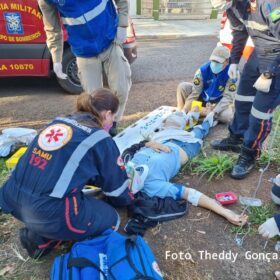 Mulher sofre ferimentos graves após carro avança preferencial em Maringá Foto 7 Fotos de Mulher sofre ferimentos graves após carro avança preferencial em Maringá