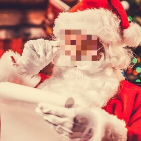Fotos de Papai Noel é conduzido para a delegacia suspeito de abusar sexual da neta em Maringá
