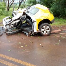 Fotos de Policiais Militares morrem após viatura bater em árvore e pegar fogo na região