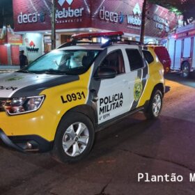 Fotos de Carro invade calçada, atropela pedestre e atinge poste em Maringá