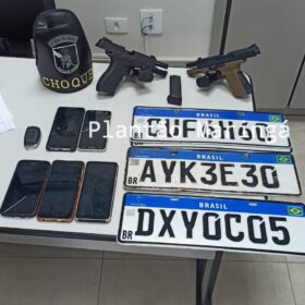 Fotos de Homem com sete mandados de prisão e investigado em vários homicídios em Maringá é preso com duas pistolas 