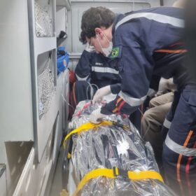 Fotos de Homem tenta agredir a esposa e acaba se cortando com uma faca em Maringá