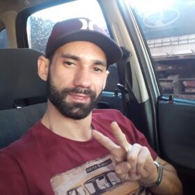 Fotos de Maringaense é encontrado morto com perfurações pelo corpo e enrolado em um plástico bolha 