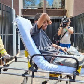 Fotos de Morador em situação de rua é esfaqueado e disse ter sido vítima de roubo em Maringá