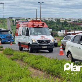 Fotos de Mulher fica ferida após capotamento no Contorno Sul de Maringá