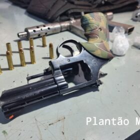 Fotos de Pai e filho são presos com duas submetralhadoras em Maringá