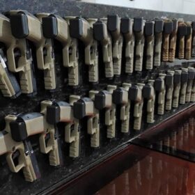 Fotos de Polícia Militar do Paraná realiza apreensão histórica de fuzis e pistolas