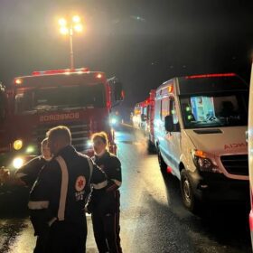 Sete pessoas morrem e 22 ficam feridas após ônibus de viagem tombar no Paraná Foto 2 Fotos de Sete pessoas morrem e 22 ficam feridas após ônibus de viagem tombar no Paraná