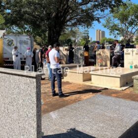 Após 7 meses do crime, corpo de travesti executada a tiros em festa junina em Maringá é exumado Foto 4 Fotos de Após 7 meses do crime, corpo de travesti executada a tiros em festa junina em Maringá é exumado