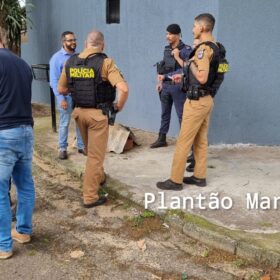 Carro com três pessoas é crivado de bala durante atentado a tiros em Sarandi Foto 16 Fotos de Carro com três pessoas é crivado de bala durante atentado a tiros em Sarandi