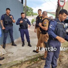 Carro com três pessoas é crivado de bala durante atentado a tiros em Sarandi Foto 18 Fotos de Carro com três pessoas é crivado de bala durante atentado a tiros em Sarandi