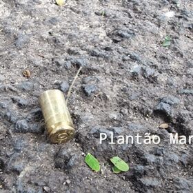 Carro com três pessoas é crivado de bala durante atentado a tiros em Sarandi Foto 4 Fotos de Carro com três pessoas é crivado de bala durante atentado a tiros em Sarandi