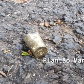 Carro com três pessoas é crivado de bala durante atentado a tiros em Sarandi Foto 5 Fotos de Carro com três pessoas é crivado de bala durante atentado a tiros em Sarandi