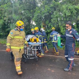 Casal sofre ferimentos graves após colisão frontal com ônibus na PR-323 Foto 2 Fotos de Casal sofre ferimentos graves após colisão frontal com ônibus na PR-323