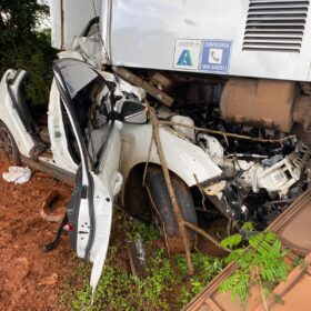 Casal sofre ferimentos graves após colisão frontal com ônibus na PR-323 Foto 9 Fotos de Casal sofre ferimentos graves após colisão frontal com ônibus na PR-323