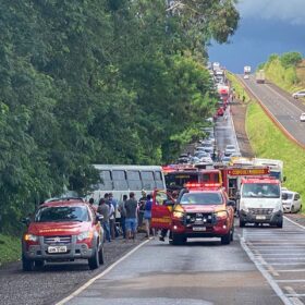 Casal sofre ferimentos graves após colisão frontal com ônibus na PR-323 Foto 10 Fotos de Casal sofre ferimentos graves após colisão frontal com ônibus na PR-323