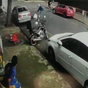 Câmera registra homem sendo executado com mais sete tiros em Sarandi Foto 18 Fotos de Câmera registra homem sendo executado com mais sete tiros em Sarandi