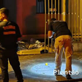 Homem que atirou e matou vizinho em Sarandi, se apresenta e fica preso Foto 9 Fotos de Homem que atirou e matou vizinho em Sarandi, se apresenta e fica preso