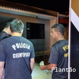 Homem que atirou e matou vizinho em Sarandi, se apresenta e fica preso Foto 2 Fotos de Homem que atirou e matou vizinho em Sarandi, se apresenta e fica preso