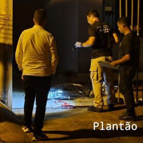 Homem que atirou e matou vizinho em Sarandi, se apresenta e fica preso Foto 5 Fotos de Homem que atirou e matou vizinho em Sarandi, se apresenta e fica preso