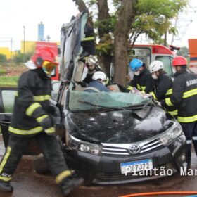 Homem é resgatado das ferragens após carro capotar entre Sarandi e Marialva Foto 9 Fotos de Homem é resgatado das ferragens após carro capotar entre Sarandi e Marialva