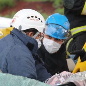 Homem é resgatado das ferragens após carro capotar entre Sarandi e Marialva Foto 14 Fotos de Homem é resgatado das ferragens após carro capotar entre Sarandi e Marialva