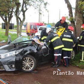 Homem é resgatado das ferragens após carro capotar entre Sarandi e Marialva Foto 32 Fotos de Homem é resgatado das ferragens após carro capotar entre Sarandi e Marialva
