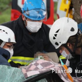 Homem é resgatado das ferragens após carro capotar entre Sarandi e Marialva Foto 34 Fotos de Homem é resgatado das ferragens após carro capotar entre Sarandi e Marialva