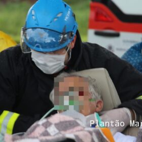 Homem é resgatado das ferragens após carro capotar entre Sarandi e Marialva Foto 26 Fotos de Homem é resgatado das ferragens após carro capotar entre Sarandi e Marialva