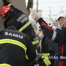 Homem é resgatado das ferragens após carro capotar entre Sarandi e Marialva Foto 6 Fotos de Homem é resgatado das ferragens após carro capotar entre Sarandi e Marialva