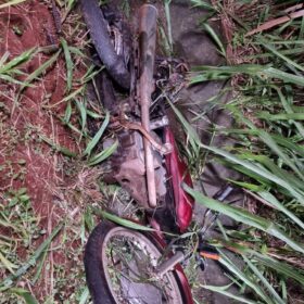 Motociclista é intubado após ser atingido por carro em Maringá Foto 6 Fotos de Motociclista é intubado após ser atingido por carro em Maringá