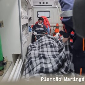 Buraco em avenida provoca queda de motociclistas em Maringá; uma das vítimas foi socorrida com ferimentos graves Foto 9 Fotos de Buraco em avenida provoca queda de motociclistas em Maringá; uma das vítimas foi socorrida com ferimentos graves