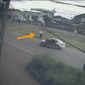 Fotos de Câmera registra acidente que deixou jovem com ferimentos graves em Maringá