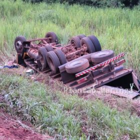 Caminhoneiro morre após capotamento na rodovia PR-323 Foto 4 Fotos de Caminhoneiro morre após capotamento na rodovia PR-323
