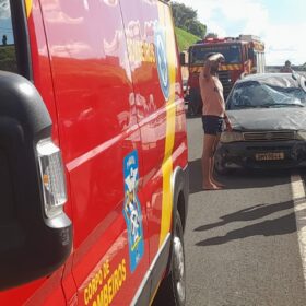 Cinco pessoas ficaram feridas após grave acidente no Contorno Norte em Maringá Foto 14 Fotos de Cinco pessoas ficaram feridas após grave acidente no Contorno Norte em Maringá