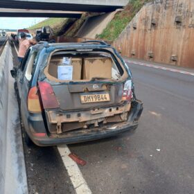 Cinco pessoas ficaram feridas após grave acidente no Contorno Norte em Maringá Foto 6 Fotos de Cinco pessoas ficaram feridas após grave acidente no Contorno Norte em Maringá