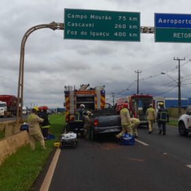 Durante atendimento a um acidente, motorista não percebe equipes de resgate e bate em caminhão do Corpo de Bombeiros em Maringá Foto 7 Fotos de Durante atendimento a um acidente, motorista não percebe equipes de resgate e bate em caminhão do Corpo de Bombeiros em Maringá
