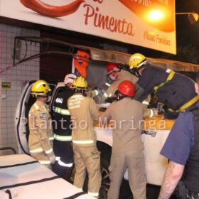 Homem com drogas dentro do carro causa grave acidente durante fuga da GCM e deixa duas crianças feridas em Maringá Foto 2 Fotos de Homem com drogas dentro do carro causa grave acidente durante fuga da GCM e deixa duas crianças feridas em Maringá