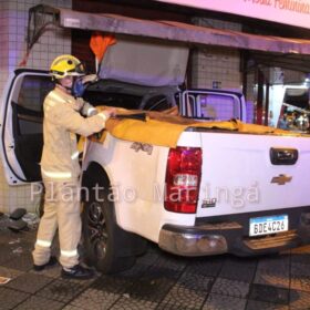 Homem com drogas dentro do carro causa grave acidente durante fuga da GCM e deixa duas crianças feridas em Maringá Foto 8 Fotos de Homem com drogas dentro do carro causa grave acidente durante fuga da GCM e deixa duas crianças feridas em Maringá
